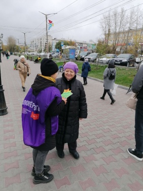 Депутат Олег Садовских поздравил старшее поколение Златоуста с Днем пожилого человека