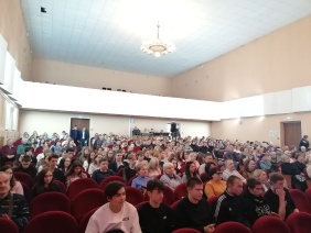 Депутаты Олег Садовских и Татьяна Кузнецова провели встречу с жителями Златоуста
