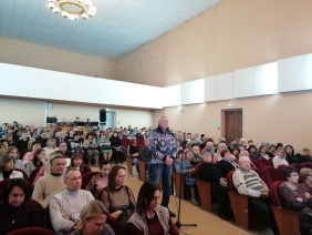 Депутаты Олег Садовских и Татьяна Кузнецова провели встречу с жителями Златоуста