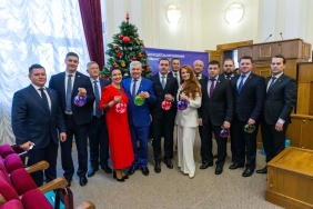 Депутаты Законодательного Собрания приняли участие в новогодней благотворительной акции «Елка желаний»