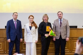 Заместитель председателя Законодательного Собрания Олег Гербер поздравил победителей конкурсов журналистских работ на лучшее освещение деятельности областного парламента
