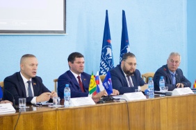 Депутаты отчитались о деятельности областного парламента перед жителями Южного избирательного округа