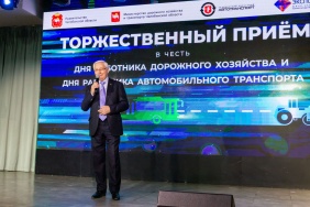 Заместитель председателя Законодательного Собрания Юрий Карликанов поздравил работников дорожного хозяйства и автомобильного транспорта