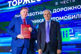 Заместитель председателя Законодательного Собрания Юрий Карликанов поздравил работников дорожного хозяйства и автомобильного транспорта