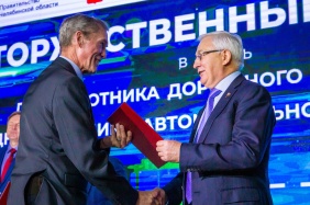 Заместитель председателя Законодательного Собрания Юрий Карликанов поздравил работников дорожного хозяйства и автомобильного транспорта