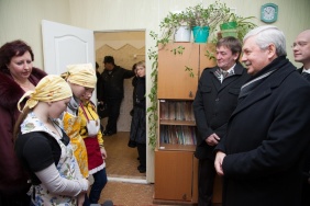 Председатель Законодательного Собрания Владимир Мякуш побывал с рабочим визитом в школе-интернате села Тюбук