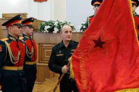 Церемония передачи копий боевых знамен воинских формирований