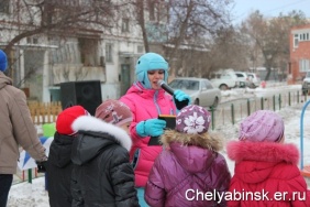14 декабря в Челябинске прошли праздники двора, организованные депутатами фракции «Единая Россия» в честь открытия новых детских площадок