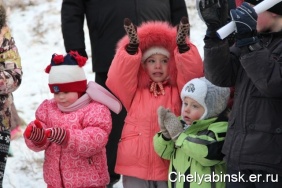 14 декабря в Челябинске прошли праздники двора, организованные депутатами фракции «Единая Россия» в честь открытия новых детских площадок