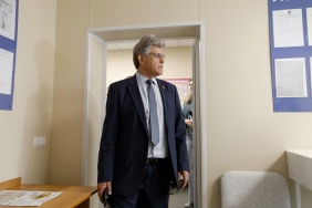 Александр Журавлев посетил фельдшерско-акушерский пункт в деревне Щапино