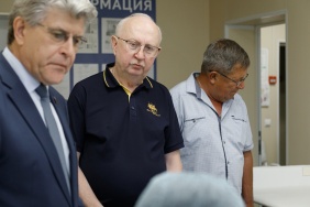 Александр Журавлев посетил фельдшерско-акушерский пункт в деревне Щапино