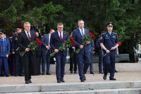 Церемония возложения венков и цветов к Вечному Огню ко Дню памяти и скорби