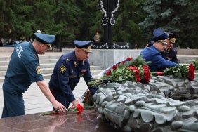Церемония возложения венков и цветов к Вечному Огню ко Дню памяти и скорби