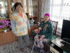 Зайти в гости к ветерану, поговорить в уютной домашней обстановке, расспросить о проблемах и возможности оказания помощи стало доброй традицией не только в преддверии знаменательных дат или праздников.