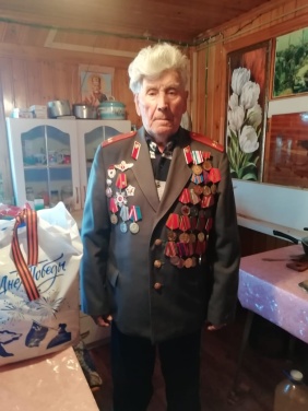 Зайти в гости к ветерану, поговорить в уютной домашней обстановке, расспросить о проблемах и возможности оказания помощи стало доброй традицией не только в преддверии знаменательных дат или праздников.