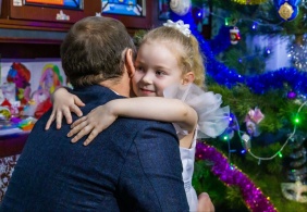 Александр Лазарев: «Важно исполнить каждую детскую мечту в преддверии Нового года и подарить частицу тепла и счастья тем, кто нуждается в заботе»