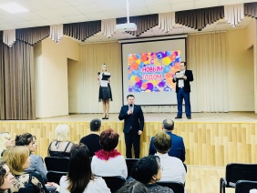 Заместитель председателя Законодательного Собрания Вадим Ромасенко и депутат Светлана Черепухина приняли участие во Всероссийской новогодней акции «Елка желаний»